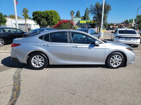 Used 2025 Toyota Camry LE image 4