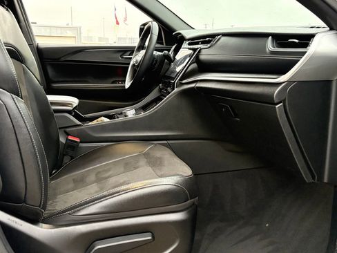 Used 2023 Jeep Grand Cherokee L Laredo RWD image 41