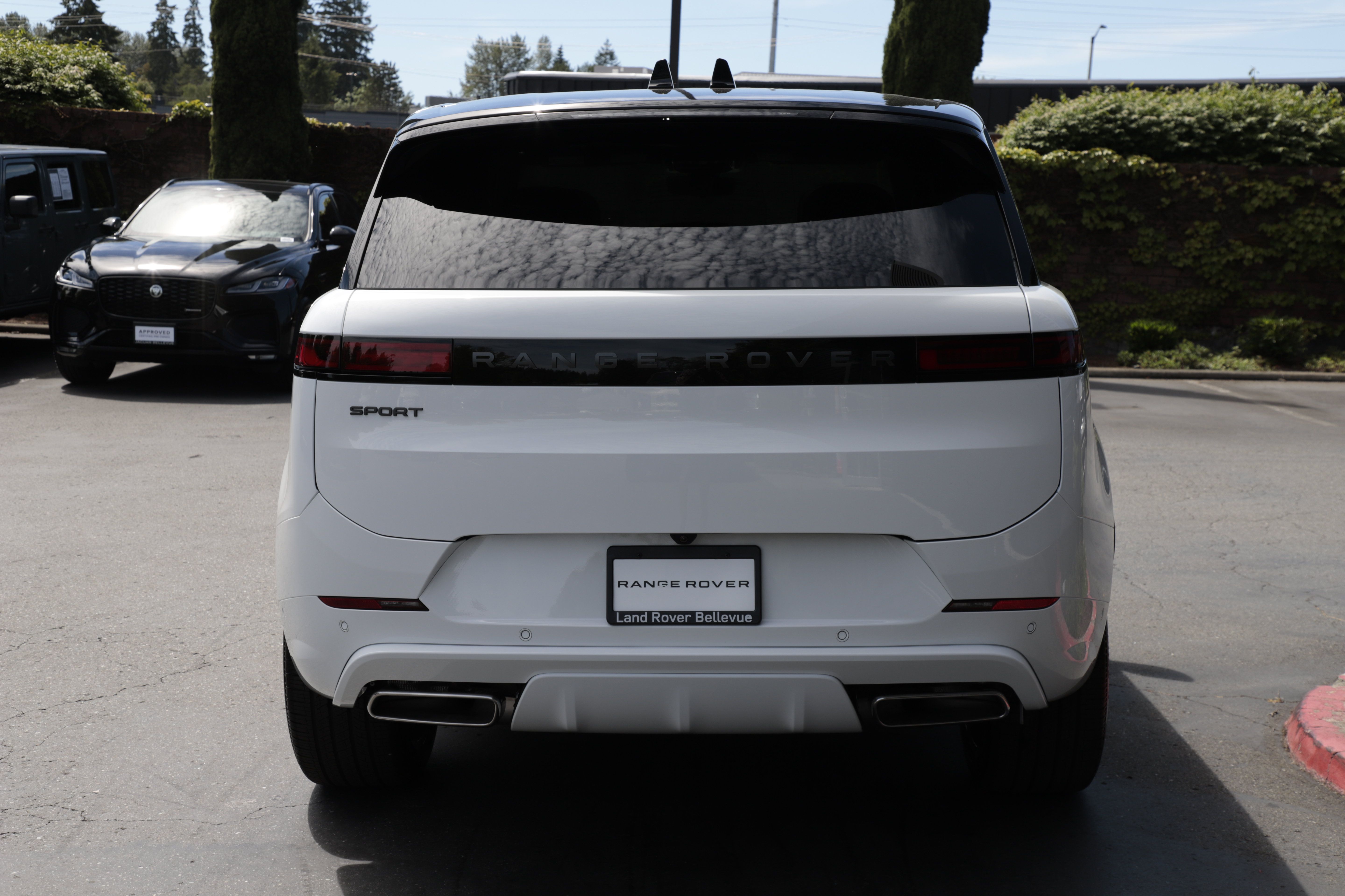 New 2026 Land Rover Range Rover Sport Dynamic SE AWD/4WD image 7