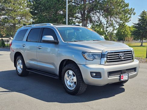 Used 2019 Toyota Sequoia SR5 AWD/4WD image 39