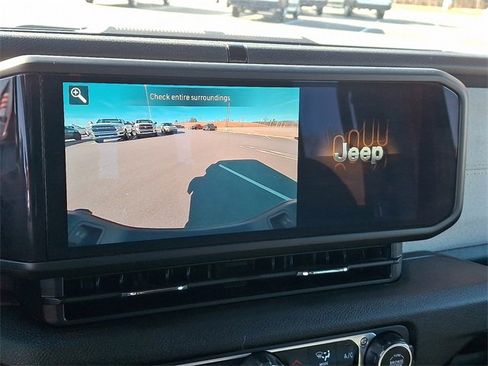 Used 2024 Jeep Gladiator Sport image 18