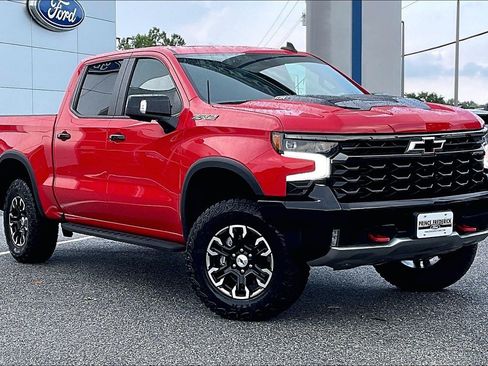 Used 2022 Chevrolet Silverado 1500 ZR2 w/ Technology Package AWD/4WD image 1