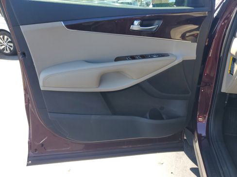 Used 2017 Kia Sorento EX w/ EX V6 Premium Package image 13