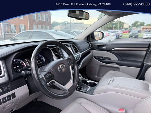 Used 2015 Toyota Highlander Limited Platinum AWD/4WD image 11