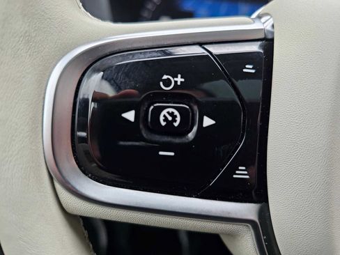 Certified 2023 Volvo XC60 T8 Plus AWD/4WD image 34