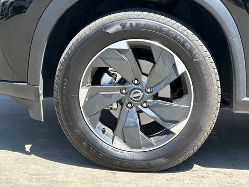 Certified 2025 Nissan Rogue SV AWD/4WD image 12