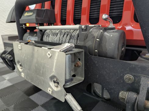 Used 2013 Jeep Wrangler Unlimited Sport image 3