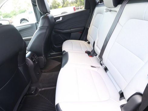 Certified 2025 Ford Escape SE FWD image 6