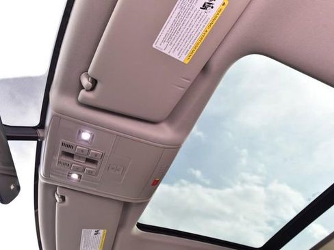 Certified 2023 Volkswagen Atlas SE w/ Panoramic Sunroof Package image 21