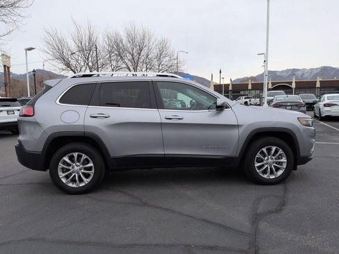 Used 2019 Jeep Cherokee Latitude w/ Popular Appearance Group image 2