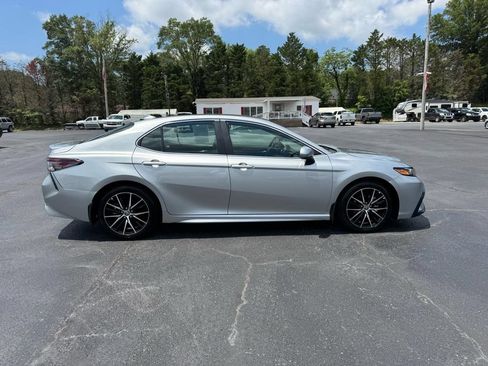 Used 2024 Toyota Camry SE AWD/4WD image 5
