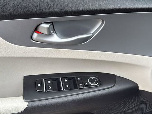 Used 2022 Kia Forte LXS w/ LXS Technology Package FWD image 13