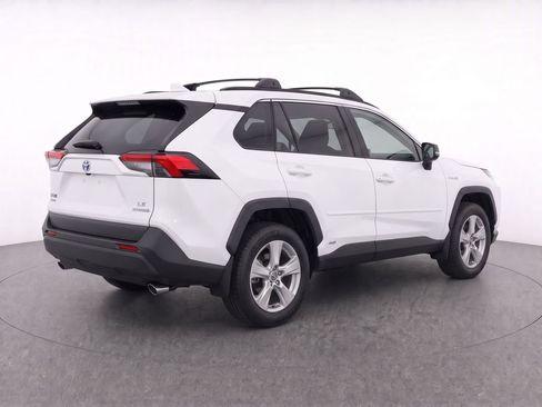 Used 2021 Toyota RAV4 LE w/ Carpet Mat Package (TMS) AWD/4WD image 4