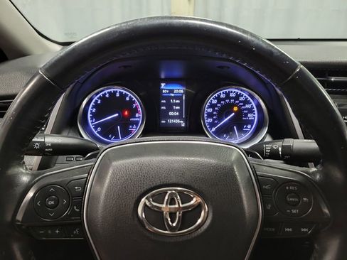 Used 2019 Toyota Camry SE FWD image 14