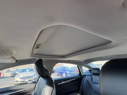 Used 2019 Ford Fusion Titanium image 11