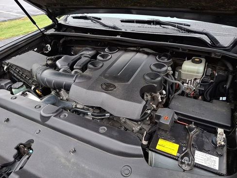 Certified 2018 Toyota 4Runner TRD Off-Road image 27