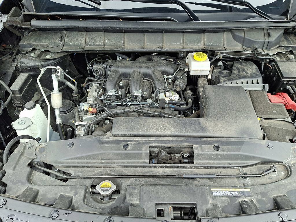 Used 2025 Nissan Pathfinder SL AWD/4WD image 28