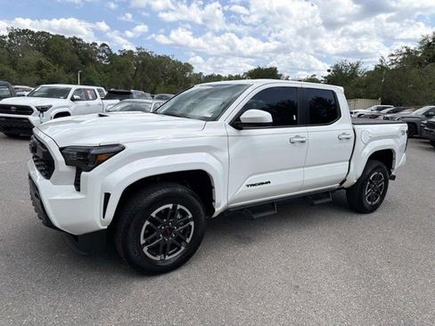 Certified 2025 Toyota Tacoma TRD Sport RWD image 5