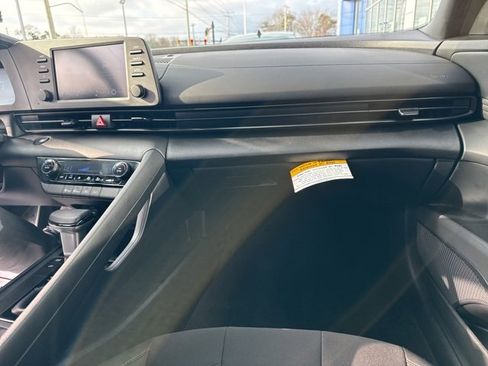 Certified 2025 Hyundai Elantra Sport image 44