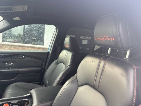 Used 2024 Honda Pilot TrailSport image 3