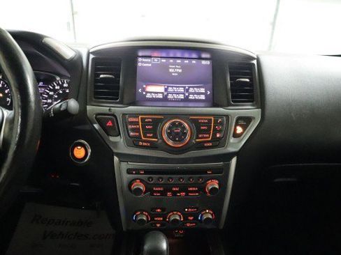 Used 2019 Nissan Pathfinder SL image 13