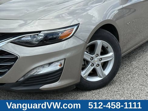 Used 2025 Chevrolet Malibu LT FWD image 3