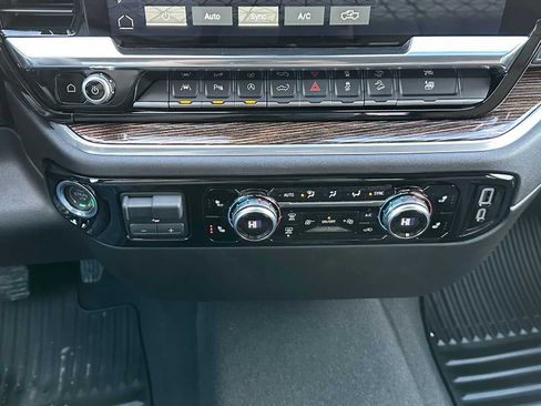 Used 2025 GMC Sierra 1500 SLE w/ X31 Off-Road Package image 27