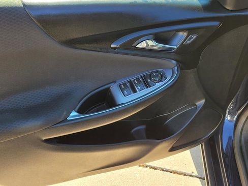 Used 2017 Chevrolet Malibu LT w/ Sport Package image 18