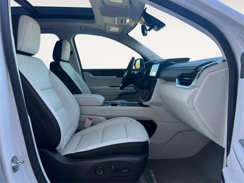 Used 2025 GMC Acadia Denali w/ Super Cruise Package image 15