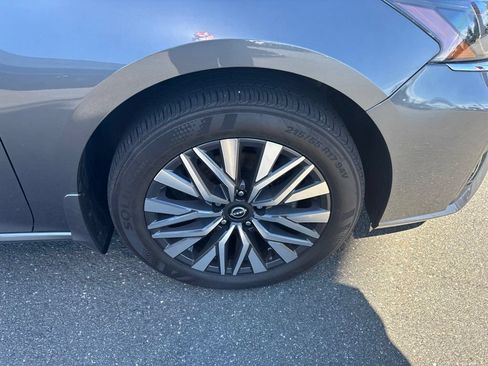 Used 2024 Nissan Altima 2.5 SV AWD/4WD image 9