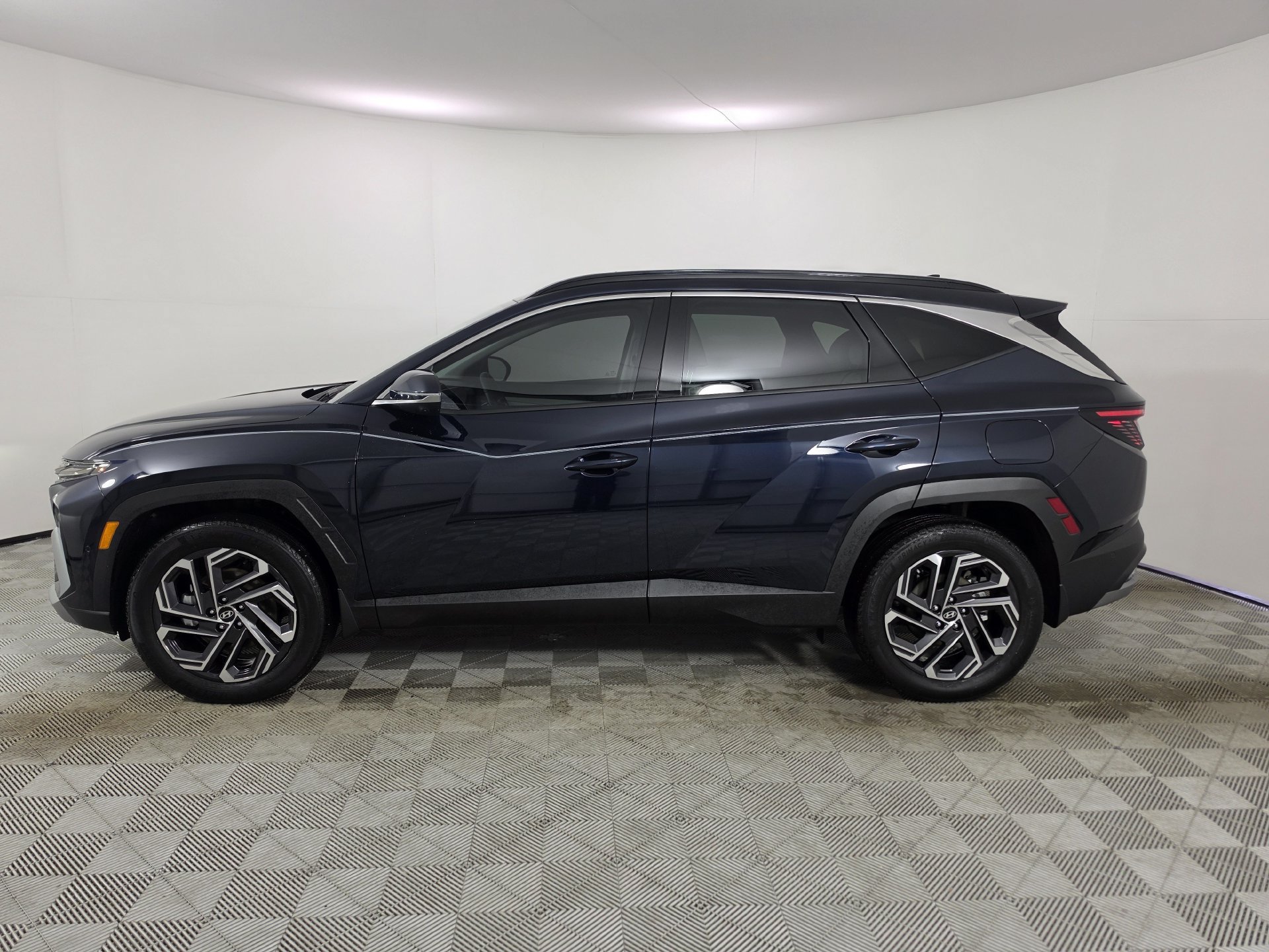 Used 2025 Hyundai Tucson Limited AWD/4WD image 38