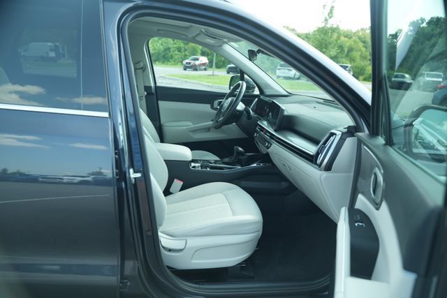Used 2025 Kia Sorento S w/ Panoramic Sunroof Package FWD image 21