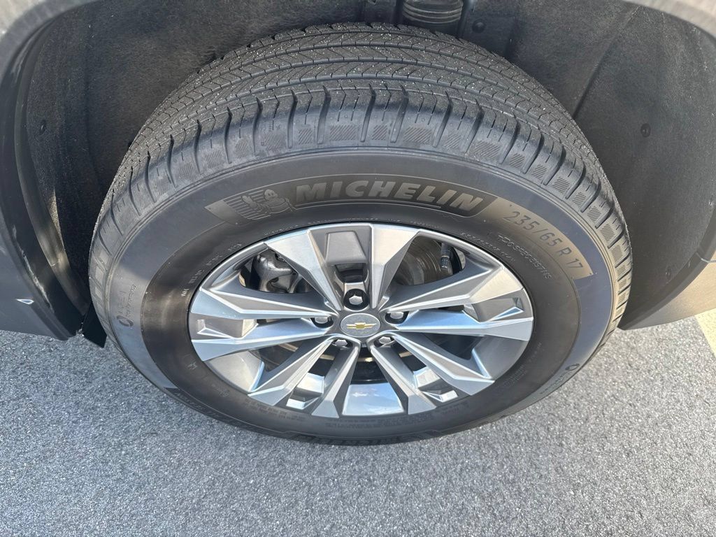 Used 2025 Chevrolet Equinox LT w/ Convenience Package II AWD/4WD image 13