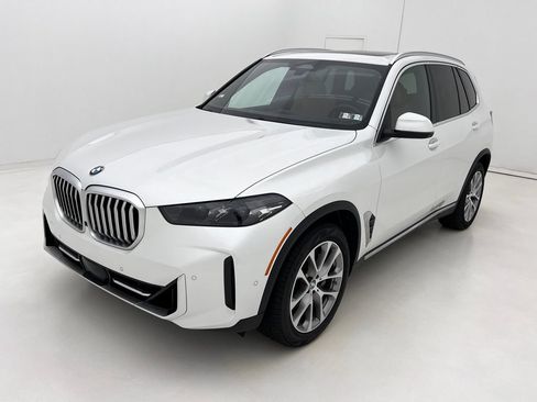 Used 2024 BMW X5 xDrive40i w/ Parking Assistance Package AWD/4WD image 4