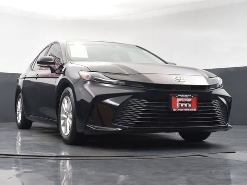 Used 2025 Toyota Camry LE FWD image 30