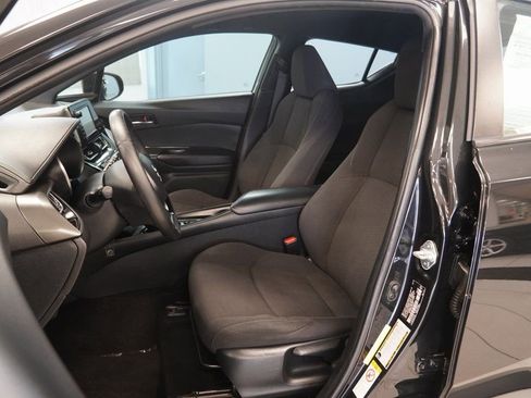 Used 2018 Toyota C-HR XLE image 4