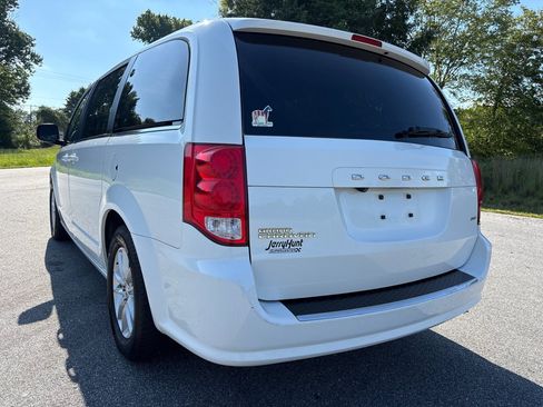 Used 2020 Dodge Grand Caravan SXT FWD image 3