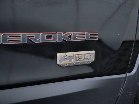 Used 2017 Jeep Cherokee 75th Anniversary AWD/4WD image 9