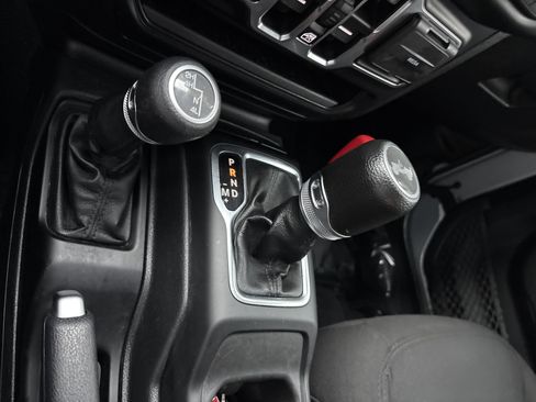 Used 2023 Jeep Wrangler Unlimited Sport AWD/4WD image 31