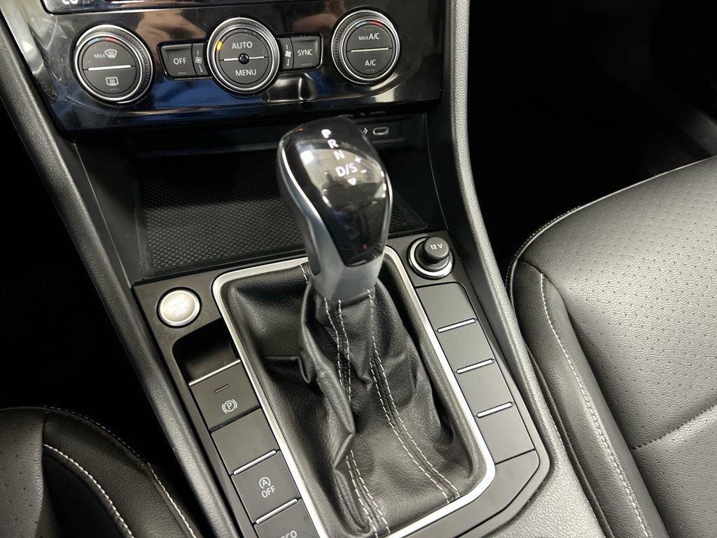 Used 2024 Volkswagen Jetta SE FWD image 17