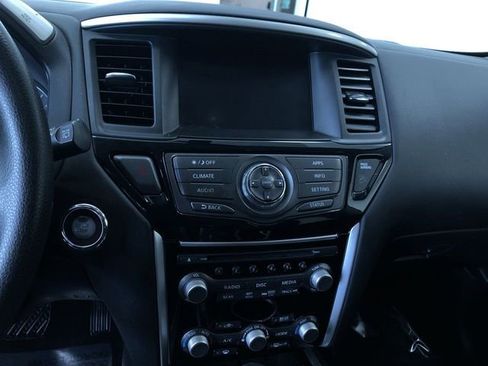 Used 2017 Nissan Pathfinder S image 27
