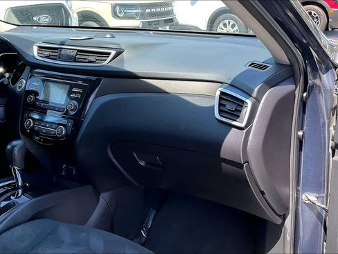Used 2016 Nissan Rogue SV FWD image 23