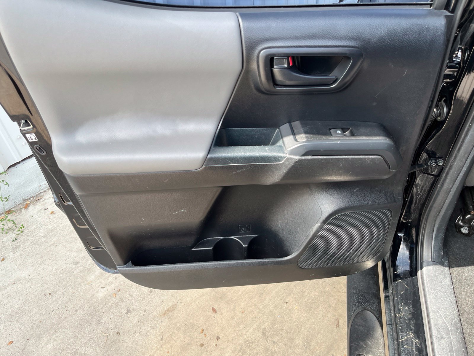 Used 2017 Toyota Tacoma SR w/ SR Convenience Package RWD image 13