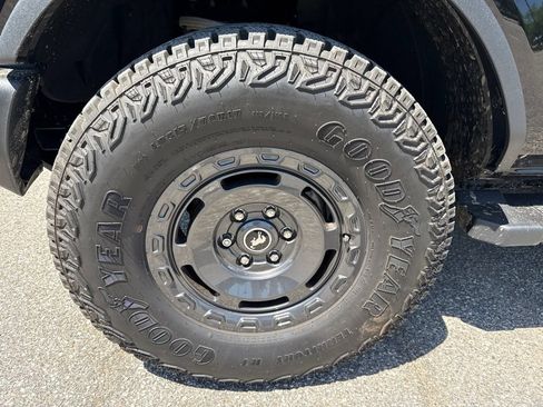Used 2025 Ford Bronco 2-Door w/ Sasquatch Package AWD/4WD image 2