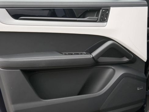 New 2026 Porsche Cayenne image 9