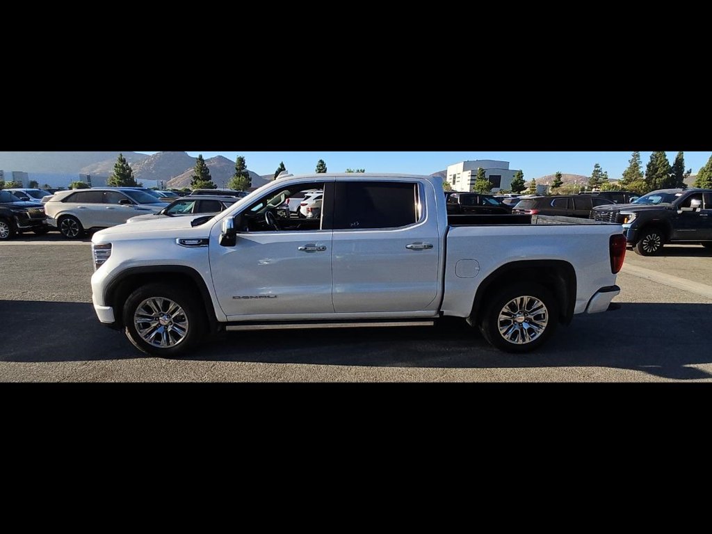 Used 2023 GMC Sierra 1500 Denali w/ Technology Package AWD/4WD image 3