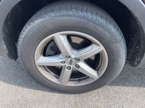 Used 2019 Ford Explorer XLT w/ Equipment Group 202A FWD image 10