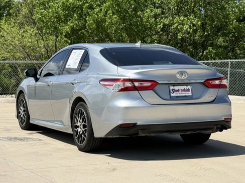 Used 2020 Toyota Camry LE image 4