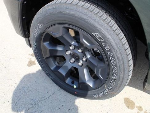 New 2026 RAM 1500 4x4 Crew Cab image 3