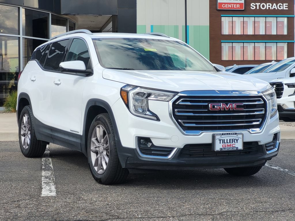 Used 2024 GMC Terrain SLT AWD/4WD image 2